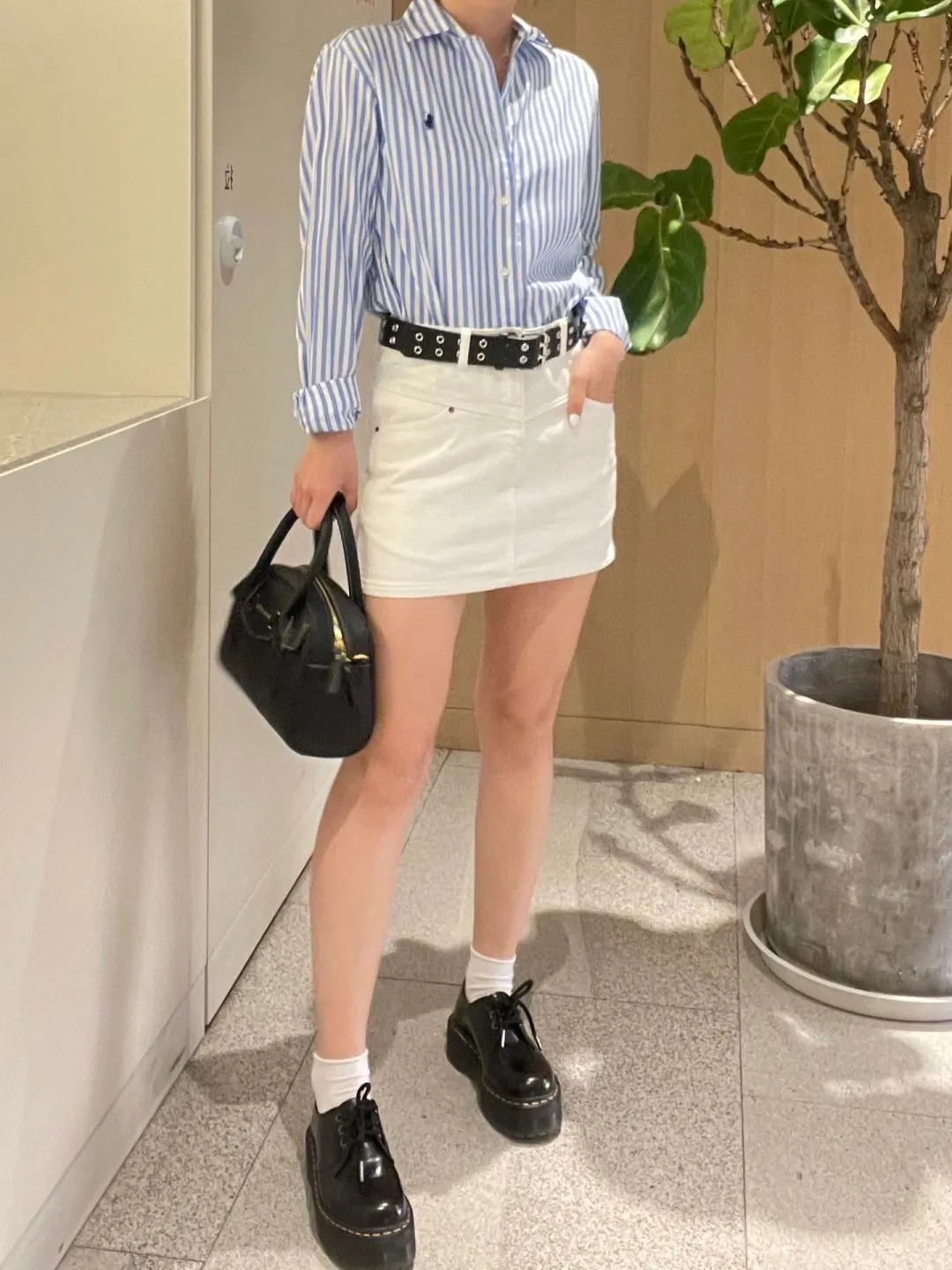 P260 💰 "Top quality" Style number: 8082# [Ralph Lauren classic basic new old money style striped shirt long sleeves] ✅Ralph Lauren Ralph Lauren colorful style old money style cotton poplin striped casual shirt long sleeves ✅Top ceiling quality ZP original development You can compare with the real thing at will ✅100% restored workmanship The entire garment is covered with seams and clean edges Curved triangular bifurcation ✅100% cotton poplin cotton Smooth to the touch Pre-car wash treatment The yarn is tighter ✅Customized dyed original pearlescent white bottom buttons, large and small zoning, vertical phoenix eyelets ✅Special shaped chiffon foil inside the collar door tube, not easy to deform and pull ✅Refreshing colorful striped shirt, salty or sweet, daily travel, extremely high production rate, customized style ✅The upper body looks much better than the real thing, can be worn alone or worn in all seasons, highly recommended for goddesses, size: S-XL, color: red, blue, green